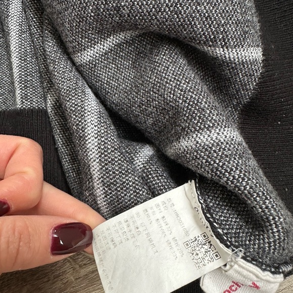 Sweater - Picture 4 of 4